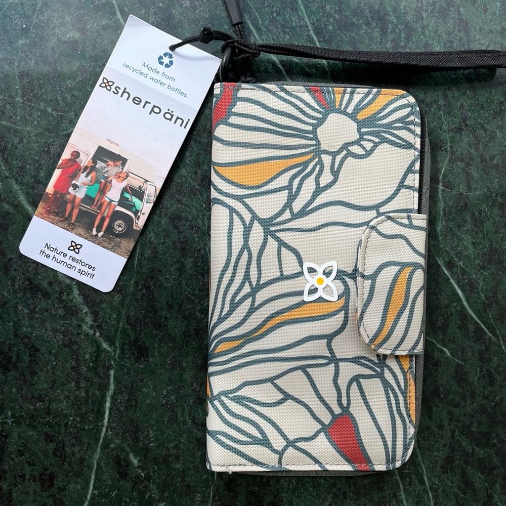 Sherpani Tulum Zip Around Wallet.  RFID Wristlet Wallet.  Multi Color. No tags